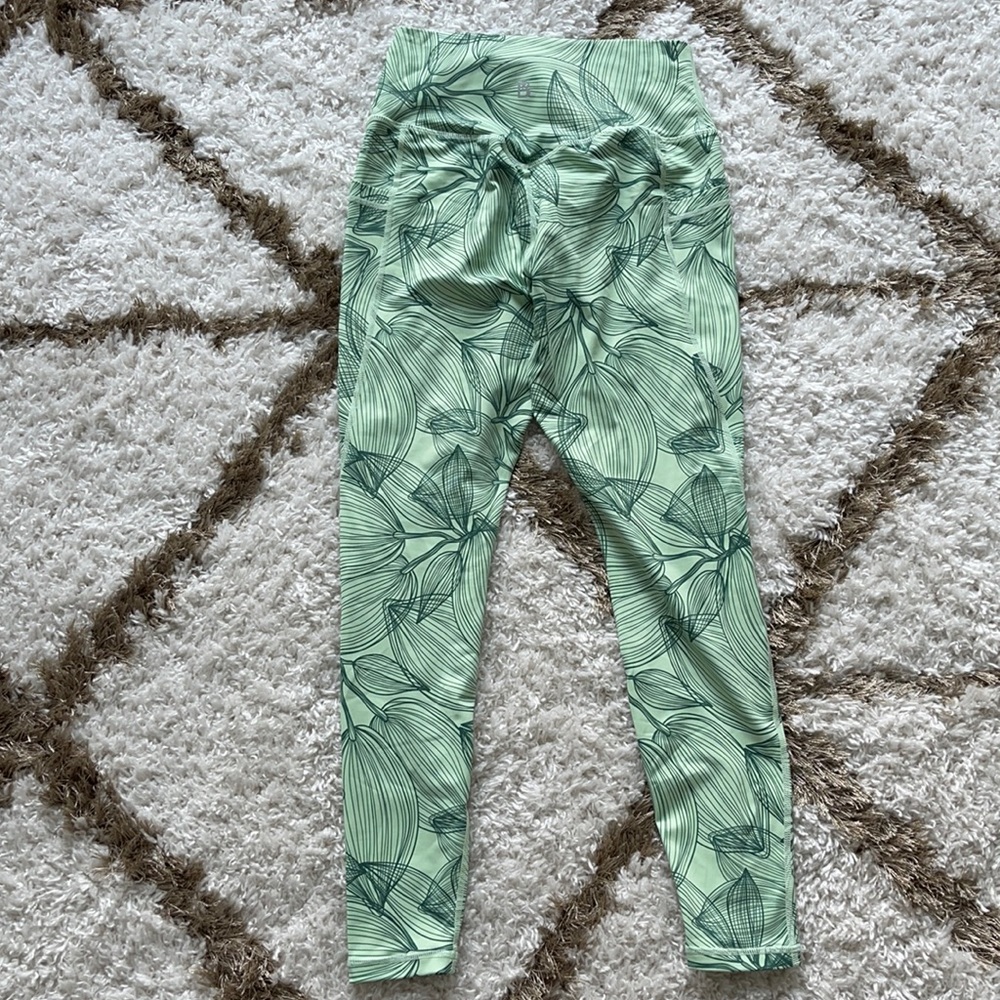 Buff bunny leggings NEVER worn size M